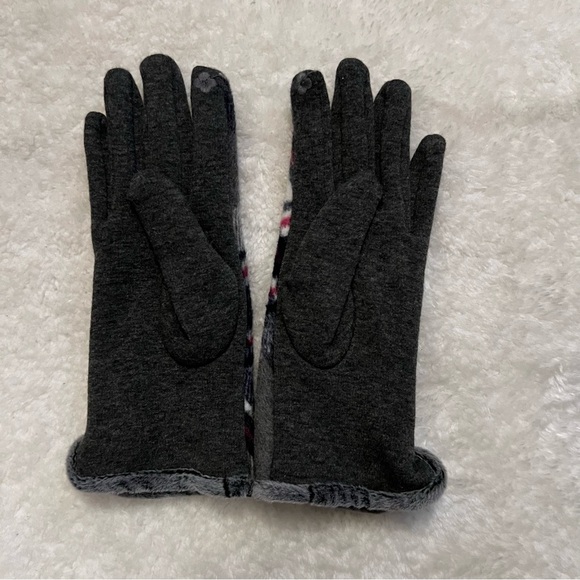 Scottish Tartan Pom Pom Gloves Black Gray Pink Plaid New Without Tags - Picture 3 of 5